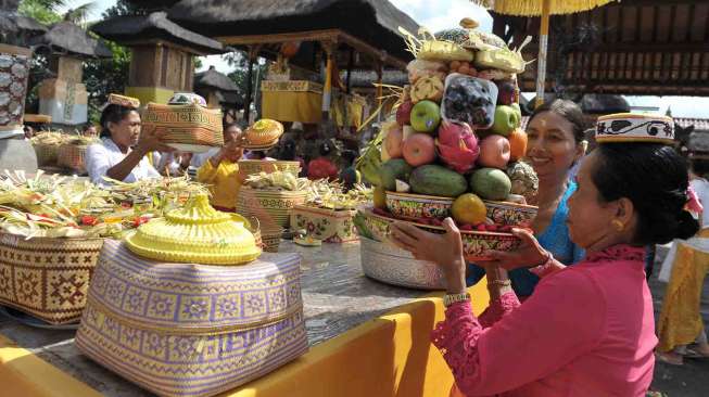 Jelang Galungan, Buah Lokal di Bali Diserbu Pembeli Untuk Perlengkapan Banten