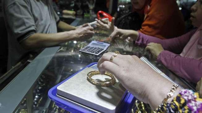 Emas Naik Didorong Pelemahan Dolar
