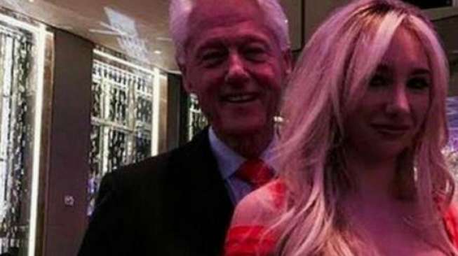 Foto Mesra Bill Clinton dengan Putri Jutawan AS Nongol di Twitter