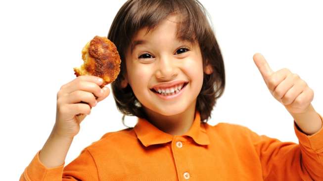 Makan Sayap Ayam Bikin Anak Lebih Agresif?