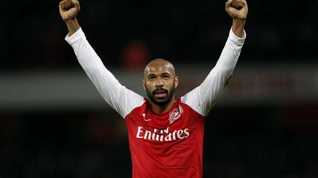 File photograpah shows Arsenal's Thierry Henry celebrating at the final whistle after his goal helped to beat Leeds United in their FA Cup soccer match at the Emirates Stadium in London, January 9, 2012. Former World Cup winner and Arsenal's record goal-s