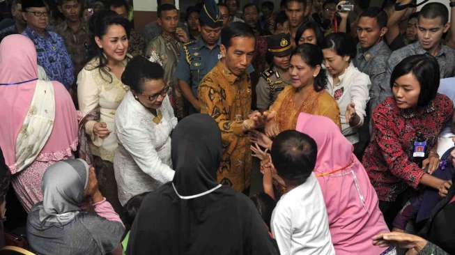 Presiden Jokowi menginginkan peringatan Hari Ibu tidak diselenggarakan di Istana Kepresidenan melainkan di daerah pinggiran.