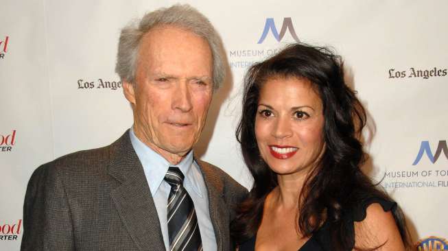 Clint Eastwood Bercerai di Usia 84