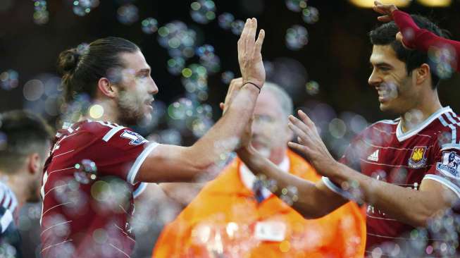 West Ham di Zona Liga Champions, Carroll Puji 'Big Sam'