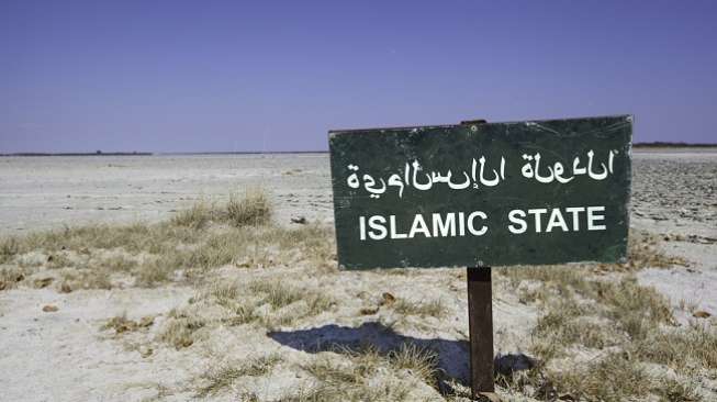 Bocah Cilik Ini Tembak Mati Dua Sandera ISIS