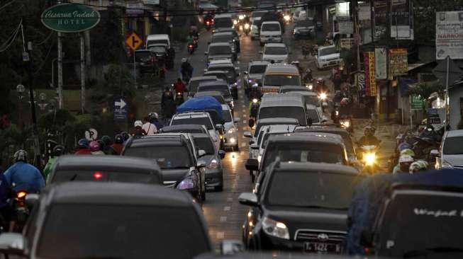 Acara Anies-Sandi Bikin Macet 10 Kilometer di Jalur Puncak