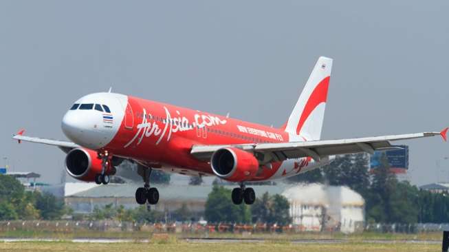 AirAsia Turunkan Tarif Tiket Pesawat