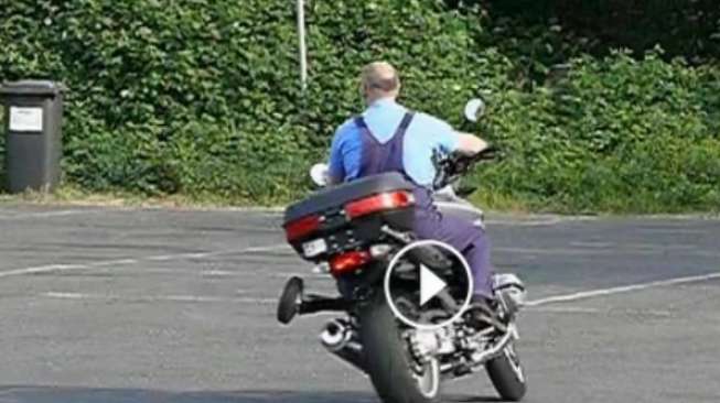 Motor Kini Punya Roda Bantu