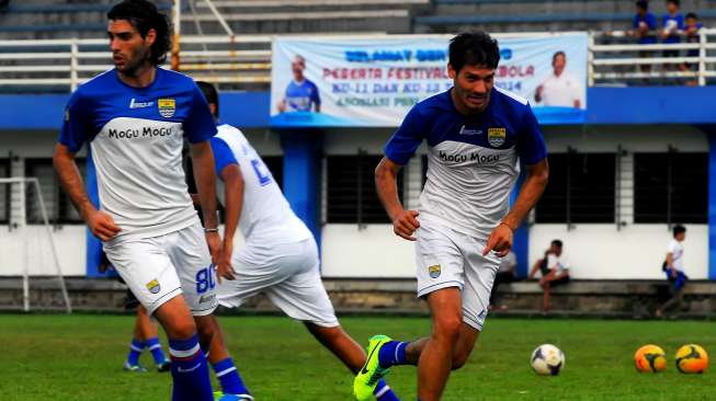 Pemain asal Argentina dan Italia Melamar di Persib