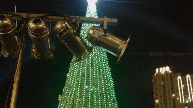 Pohon Natal Raksasa Tribeca Park