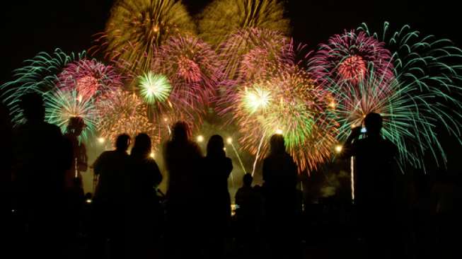 Ilustrasi pesta kembang api. (Shutterstock)