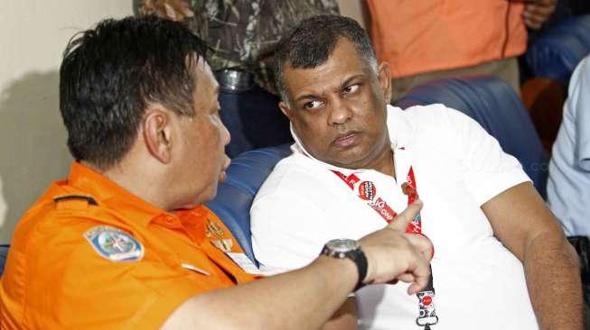 CEO AirAsia Tony Fernandes kunjungi Lanud Iskandar, Pangkalan Bun, Kalimantan Tengah, Rabu (31/12). [suara.com/Kurniawan Mas'ud]