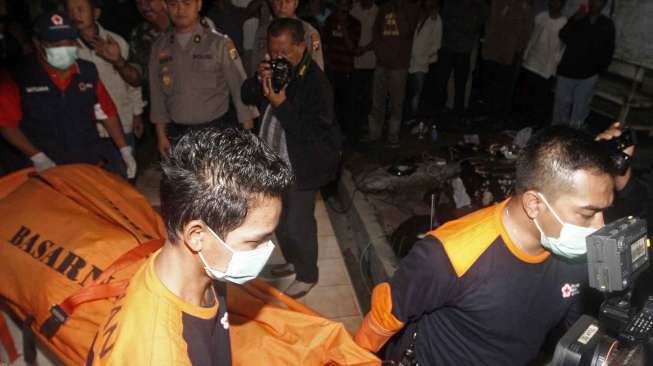 Salah Satu Jenazah yang Ditemukan Diduga Pramugari AirAsia