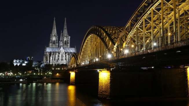 Tolak Demo Anti-Islamisasi, Gereja Katedral Jerman Matikan Lampu