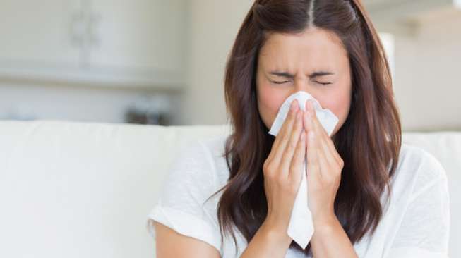 Ilustrasi menderita flu, pilek dan batuk. (Shutterstock)