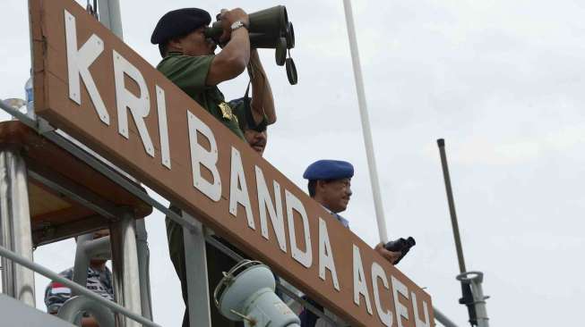 KRI Banda Aceh Kembali Melaut, Cari Badan Pesawat AirAsia