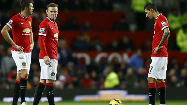 Van Gaal Lebih Suka Rooney Main di Posisi Tengah