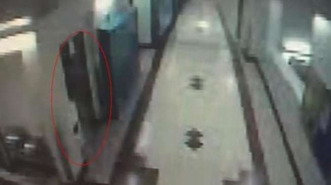 Ada Hantu Berkeliaran di Lorong Sekolah Ini