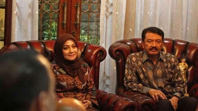 Suaminya Jadi Tersangka, Istri BG Hanya Bisa Pasrah