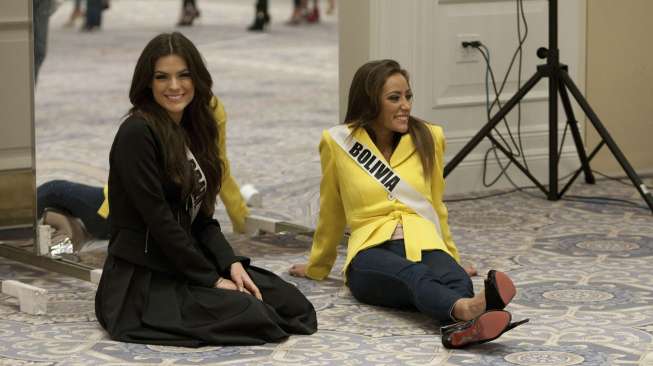 Kesibukan para kontestan Miss Universe menjelang digelarnya acara puncak pemilihan ratu kecantikan Miss Universe ke-63, (25/1). (Reuters)