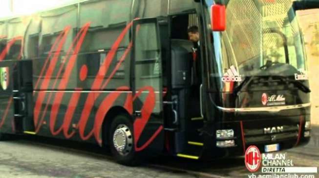 Perlu Dana Segar, AC Milan Jual Bus Mewah