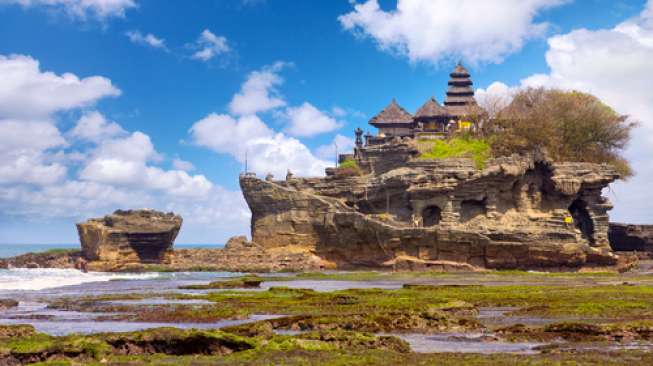 Bali Mulai Ramai, Tanah Lot Dikunjungi Ribuan Wisatawan Lokal