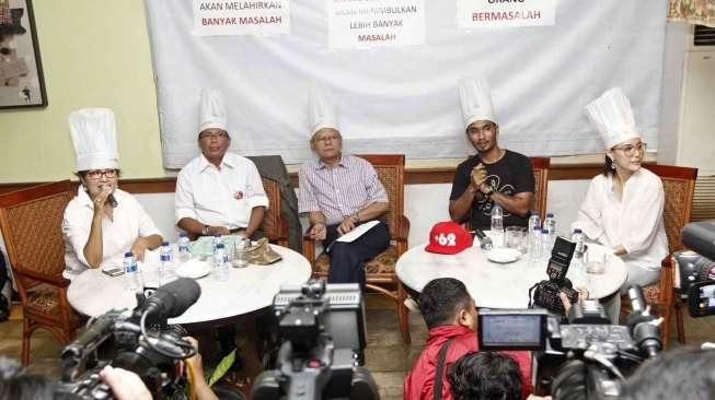 Mendorong KPK menuntaskan kasus rekening gendut dan suap di lembaga Kepolisian RI.