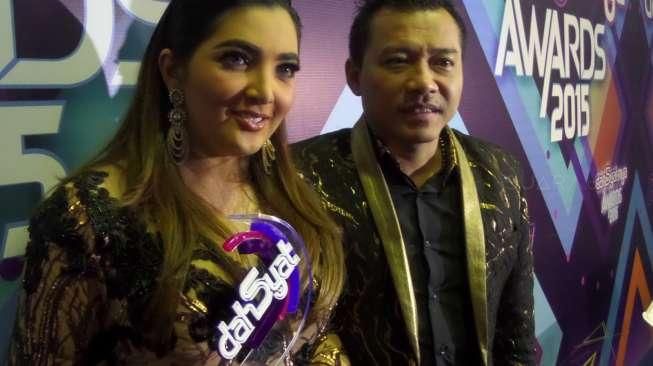 Gaya 7 Artis Datang ke Wedding Anniversary Anang Hermansyah - Ashanty