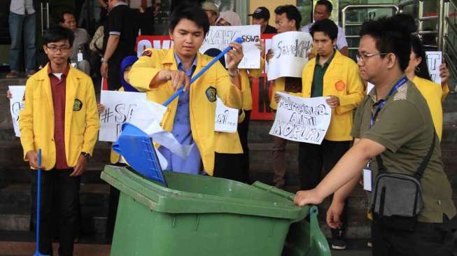 Desak Presiden Selamatkan KPK