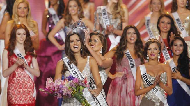 Paulina Vega terpilih menjadi Miss Universe (Reuters/andrew Innerarity)