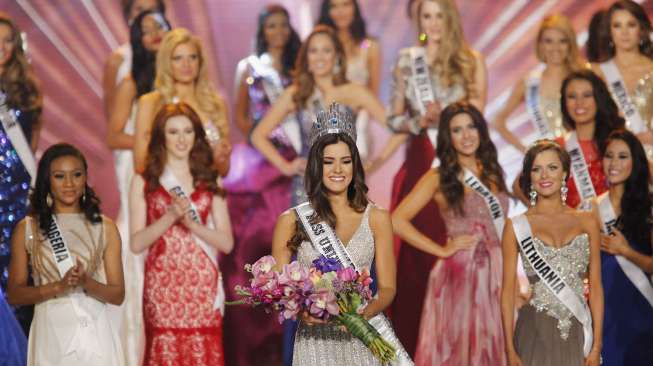 Paulina Vega terpilih menjadi Miss Universe (Reuters/andrew Innerarity)