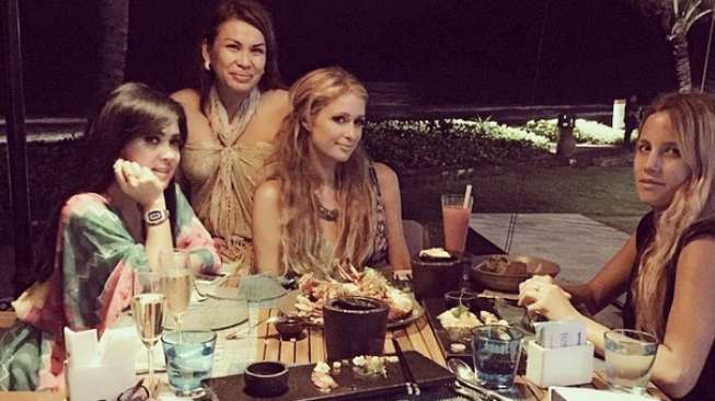 Syahrini Temani Paris Hilton Liburan di Bali