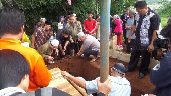 Anak Pertama Zainal Abidin Domba 'Hadiri' Pemakaman via Skype