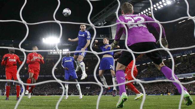 Chelsea memastikan lolos ke final Piala Liga Inggris setelah di semifinal mengalahkan Liverpool 1-0 di Stamford Bridge, Rabu (28/1). [Reuters/Eddie Keogh]