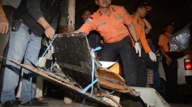 Nelayan Mamuju Temukan Benda Diduga Serpihan AirAsia QZ8501