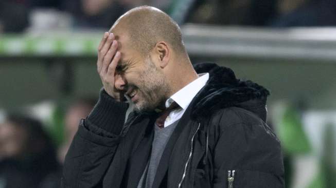 Begini reaksi pelatih Bayern Munich Pep Guardiola setelah skuatnya dikalahkan tuan rumah VfL Wolfsburg 4-1. REUTERS/Fabian Bimmer