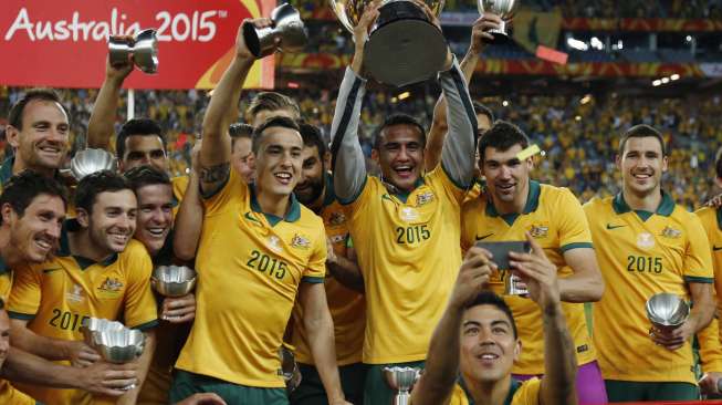 Tim nasional Australia merayakan keberhasilan menjuarai Piala Asia 2015, Sabtu (31/1) [Reuters/Jason Reed].