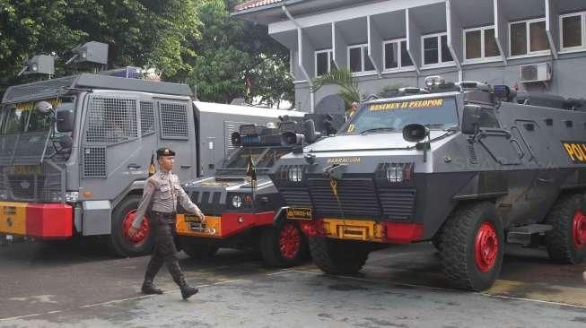 Kepolisian Daerah Metropolitan Jakarta Raya mengerahkan 500 personel.