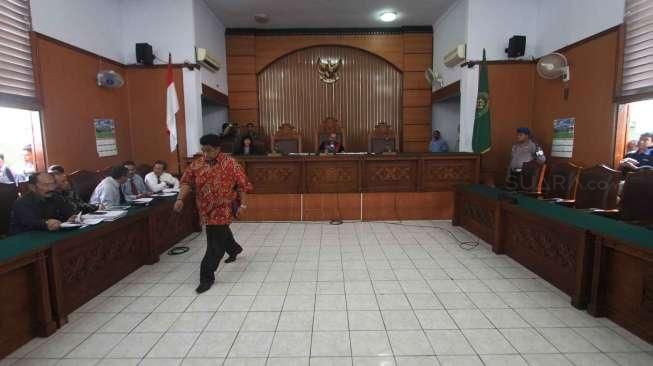 Sidang ditunda karena tidak hadirnya pihak KPK dalam persidangan. 
