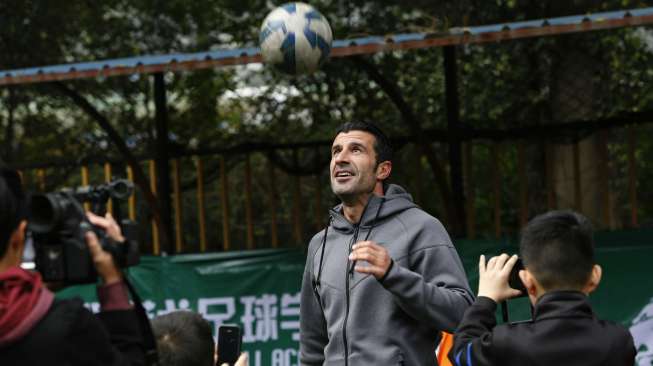 Luis Figo berada di Kota Guangzhou, Cina Selatan.