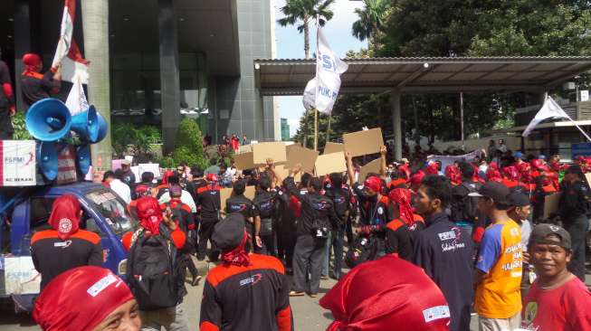 Dukung KPK, Dua Kelompok Buruh Nyaris Bentrok