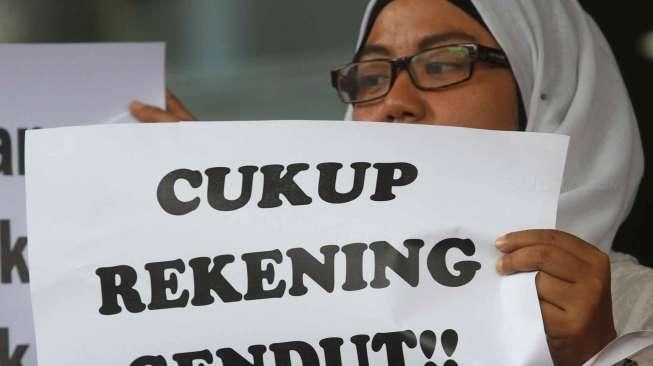 Mereka meminta Presiden Joko Widodo segera bertindak untuk menyelamatkan KPK.