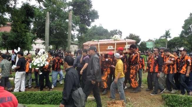 Prosesi Pemakaman Rinto Harahap Dikawal Pemuda Pancasila