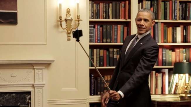 Gaya Lucu Obama saat Narsis hingga 'Selfie' Pakai 'Tongsis'