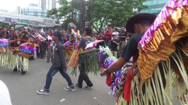 Dukung KPK, Petani dan Nelayan Bawa Tikus ke Gedung KPK