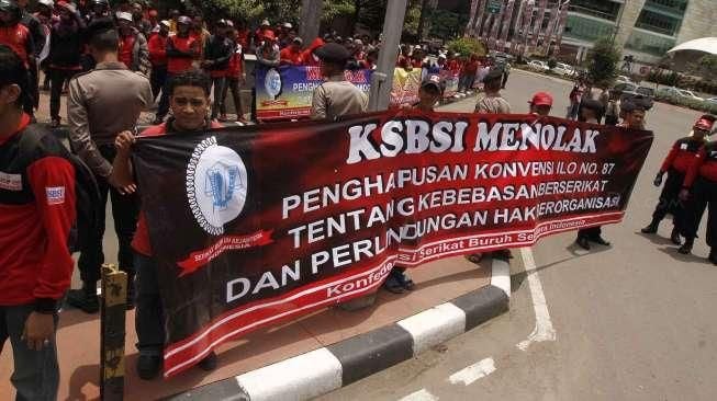 Tolak Pemusnahan Hak Mogok Kerja