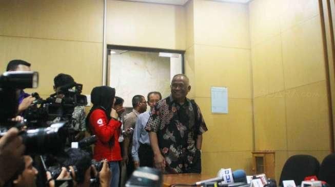 Plt Pimpinan KPK Beri Keterangan