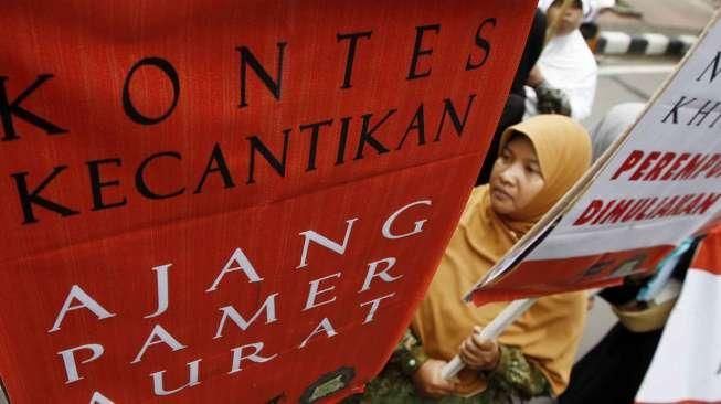 Menolak kontes kecantikan Puteri Indonesia 2015 dan menghentikan eksploitasi perendahan martabat perempuan. 