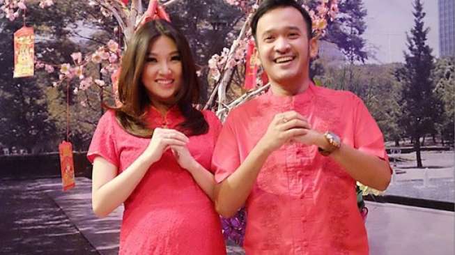 Ruben Onsu dan Wenda Tan