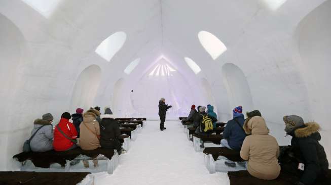 Hotel de Glace, hotel berinterior serba es yang memiliki suhu minus 4 derajat Celsius. (Reuters/Mathieu Belanger)